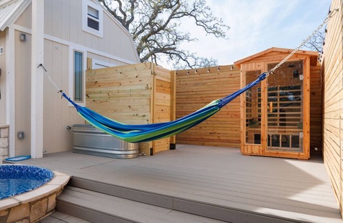 Wimberley Villa | Secluded Luxury Couples cabin | Sauna & Pool