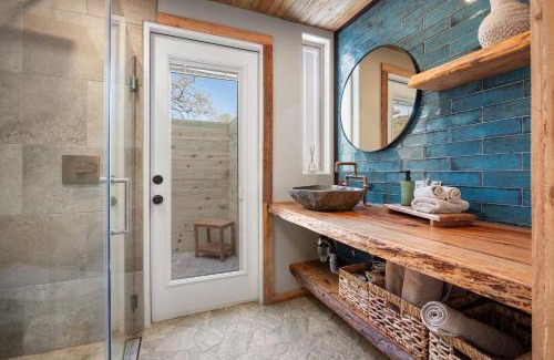 Wimberley Villa | Secluded Luxury Couples cabin Sauna Pool