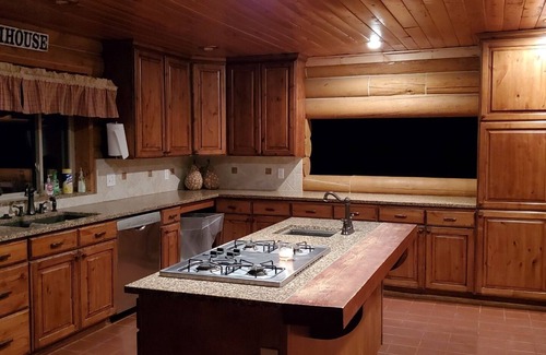 Carbon County Cabin | Secluded luxury lodge that sleeps 34 in beds