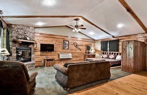 Sylvan Shores Cabin | Secluded Luxury Cabin in the woods