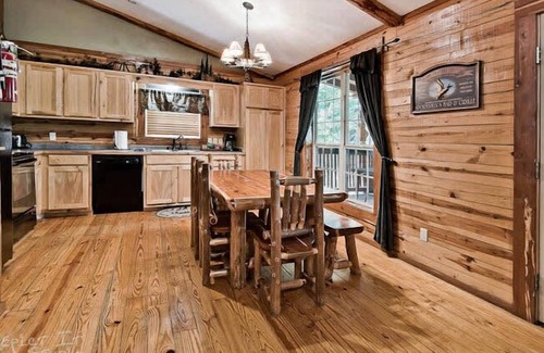 Sylvan Shores Cabin | Secluded Luxury Cabin in the woods