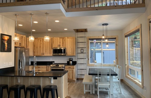 Sandpoint Cabin | Secluded Luxury: Your Cabin, Your Hot Tub, Your Vacation!