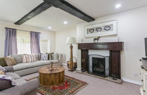 Burnham House | Secluded Mansion Retreat - Expansive Private Oasis