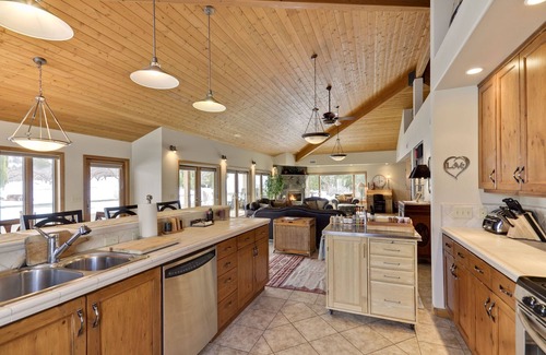 Manson House | Secluded Manson Pool House with Private Pool & Hot Tub, Dock on Lake Chelan