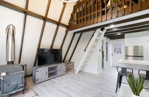 Mount Jackson Apartment | Secluded Modern A-frame in Shenandoah Valley