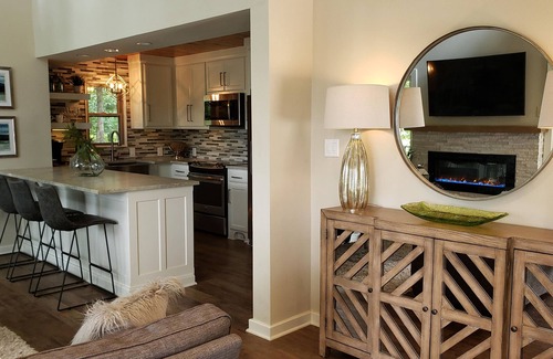 Mid America House | Secluded Modern Mountain Getaway