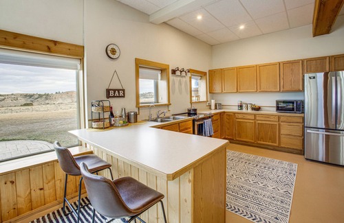 Golden Valley County House | Secluded Montana Getaway w/Fire Pit & Views!