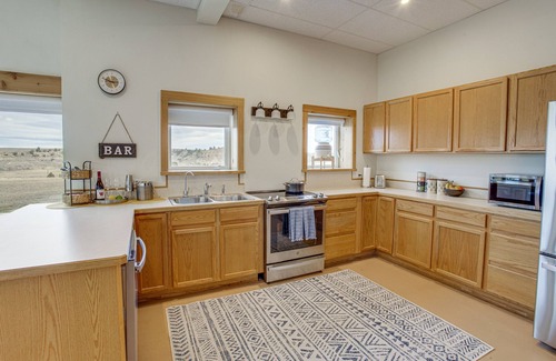 Golden Valley County House | Secluded Montana Getaway w/Fire Pit & Views!