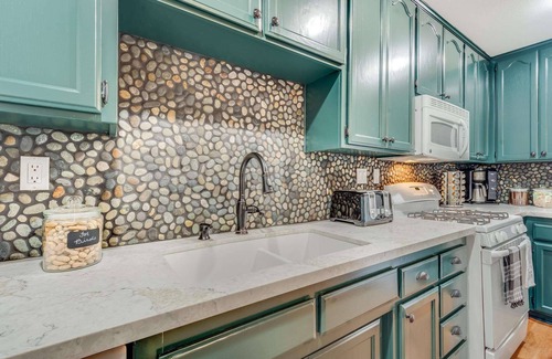 Arrowhead Villas Cabin | Secluded Mountain Home with sledding/snow play