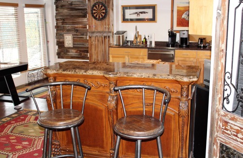 Sandy House | Secluded Mountain Escape ★ XL Hot Tub ★ Close to Ski Fields ★ 1G Fiber