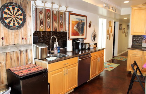 Sandy House | Secluded Mountain Escape ★ XL Hot Tub ★ Close to Ski Fields ★ 1G Fiber