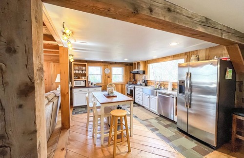 Granville House | Secluded Mountain Getaway with Hot tub and Views!