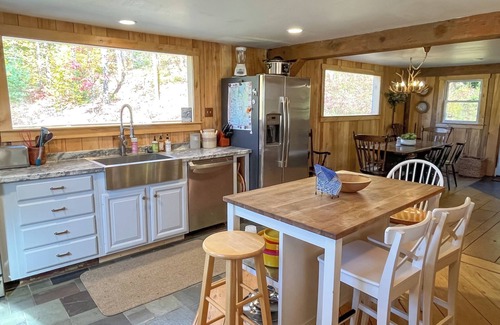Granville House | Secluded Mountain Getaway with Hot tub and Views!