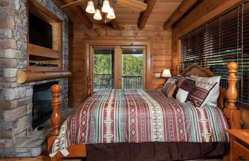 Fontana Dam Cabin | Secluded Mountain Lodge with private dock on a picturesque lake
