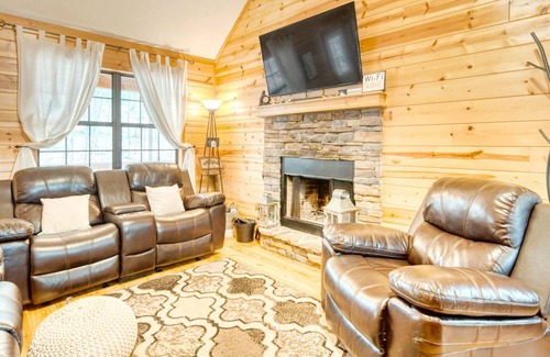 Young Harris Cabin | Secluded Mountain Retreat + BBQ, Firepit, Rec Room