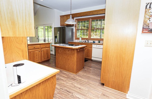 Athens Cabin | Secluded mountain view cabin near Hocking Hills