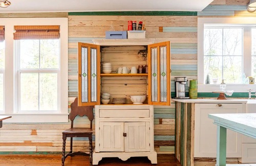 Danbury Cottage | Secluded Mountaintop Cottage on 10 Acres