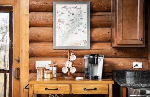 Rileyville House | Secluded Mtn Cabin, Hot Tub, Fire Pit, Stargazing, Surrounded by National Park!