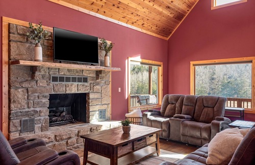 Sand Gap Cabin | Secluded multi-family cabin w/firepit, close to Buffalo River