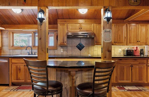 Skippers House | Secluded Nature Retreat w/Trails, Fire Pit, Ping-Pong, Foosball, Games!