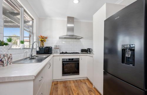 South Kalgoorlie House | Secluded oasis & inground pool