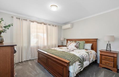 South Kalgoorlie House | Secluded oasis & inground pool
