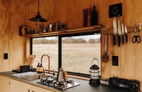 Rylstone House | Secluded Off-Grid Cabin Lake View - Pet Friendly - Mateo