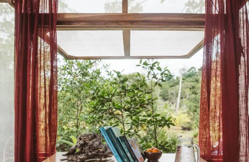 Tierra Oscura Cabin | Secluded Coconut Cabin, bioluminescence and coral!