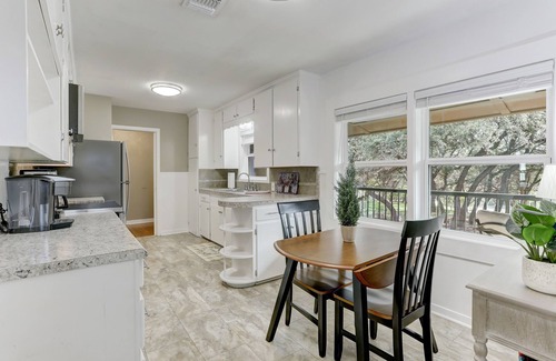 Austin House | Secluded Peaceful Cottage Near Downtown Austin and Lake Austin