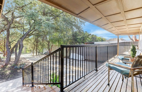 Austin House | Secluded Peaceful Cottage Near Downtown Austin and Lake Austin