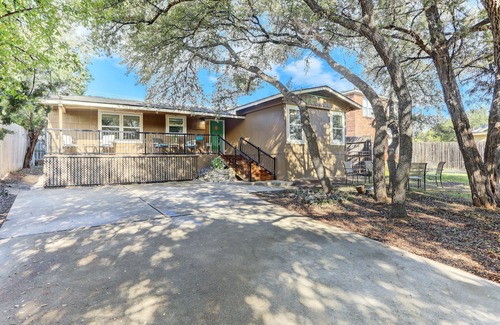 Austin House | Secluded Peaceful Cottage Near Downtown Austin and Lake Austin