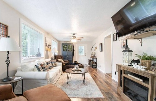 Carrollton House | Secluded, pet friendly, fishing, hot tub, Wi-Fi!