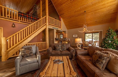 Fairplay Cabin | Secluded Pet-Friendly Getaway, less than 35 miles to Breck, Fast Wifi, spacious - A Reel Good Time