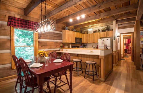 Helmsburg Cabin | Secluded, pet-friendly close to Nashville!