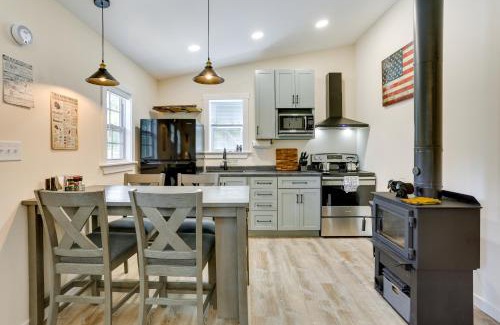 East Stroudsburg House | Secluded Poconos Cabin 75 Acres and Fire Pit!