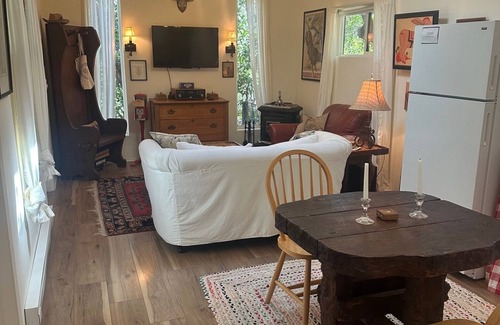 Ojai House | Secluded, private one bedroom house in Ojai Arbolada neighborhood, walk to town