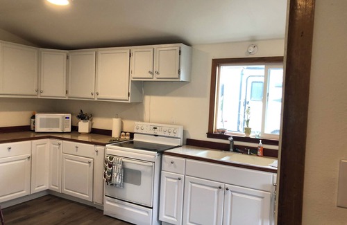 Banks House | Secluded Quiet Country Getaway- The Bunkhouse- Spectacular views and sunsets.
