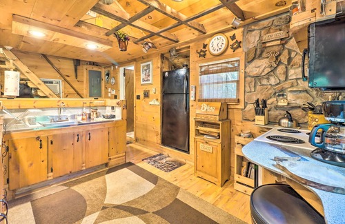 Kunkletown Cabin | Secluded & Quiet Pocono Mountain Cabin w/Hot Tub!