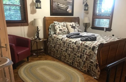Lynchburg Cabin | Secluded Quiet 3 Bedroom 2.5 Bath Cabin Mins to Lynchburg / Amherst