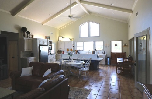 Elmo House | Secluded Ranch House with Private 4 Acre Pond