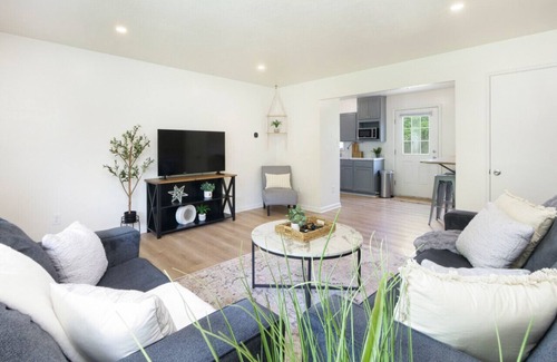 Parma Heights House | Secluded & Renovated Home With Backyard & Hot Tub!