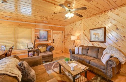Beattyville House | Secluded Retreat BBQ, Lawn Games, and Fire Pit!