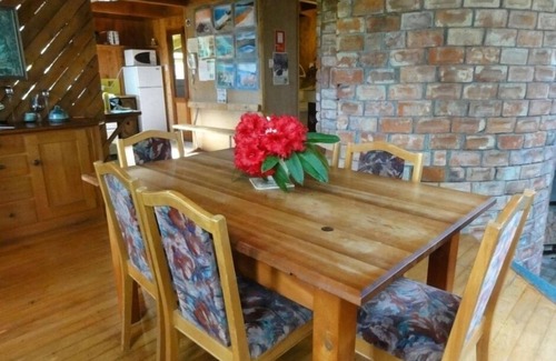 Rangiwahia Cottage | Secluded Retreat on scenic hill country farm.