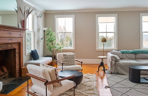 Londonderry House | Secluded Retreat Views, Private Pond & Chef's Kitchen