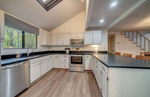 Hedgesville Cabin | Secluded Retreat w Hot Tub, FirePit & Pool Access