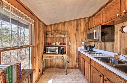 Cloudland Cabin | Secluded Ridgetop Hideaway w/Valley Views!