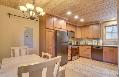 Rhododendron Cabin | Secluded River Breeze Chalet, Hot Tub, Deck, BBQ, Woodstove, Dog-Friendly