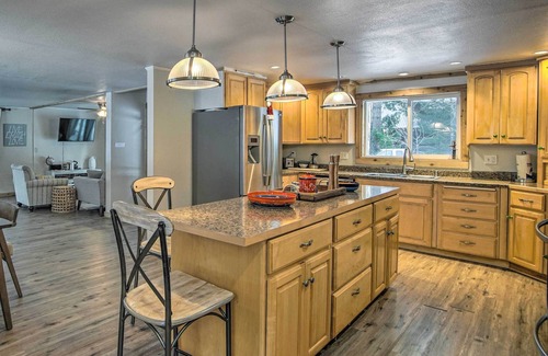 Easton Cabin | Secluded Riverfront Cabin Rental in Easton!