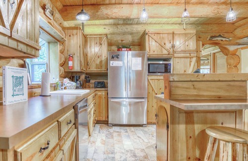 Marmot Cabin | Secluded Riverwoods Lodge, Sandy River, Woodstove, Hot Tub, Dog-friendly