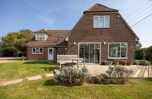 Birdham House | Secluded rural retreat close to beach - sleeps 12